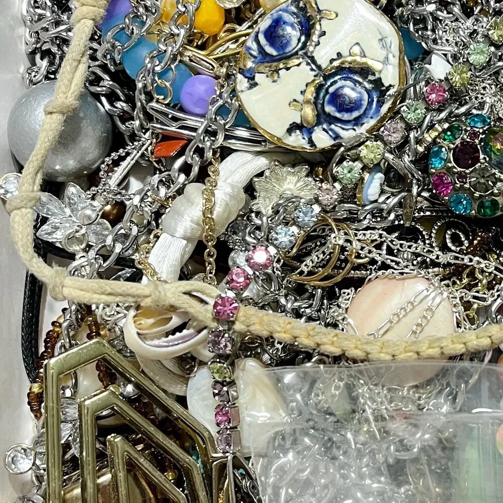 VTG - Now Repurpose Jewelry Rhinestone Beads Charms Harvest Materials Box 1#12.6